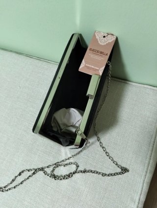Cartera de mano negra para ceremonias