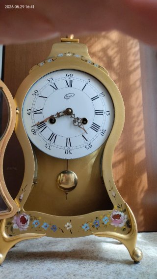 Orologio da parete dorato con fiori dipinti