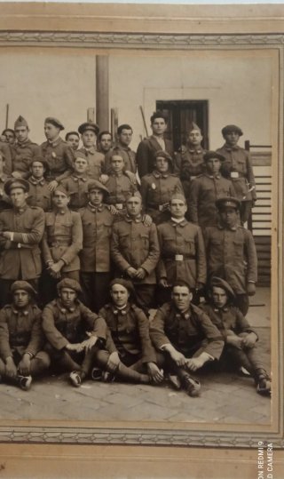 Antigua fotografía de soldados españoles
