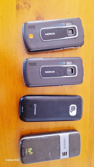 Lote 4 Móviles Nokia Negros y Plateados