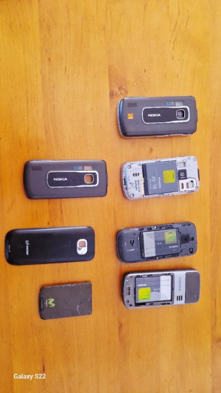 Lote 4 Móviles Nokia Negros y Plateados