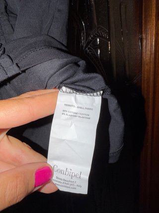 Blusa Conbipel nera con rouches