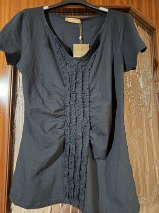Blusa Conbipel nera con rouches