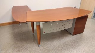 Mesa de oficina profesional en L