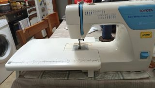 Máquina de coser Toyota Jeans Super Utility