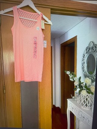 Camiseta tirantes rosa encaje