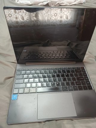 Chuwi GemiBook - Celeron / 8GB RAM / 256GB SSD
