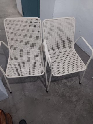 Sillas de metal blancas (2 unidades)