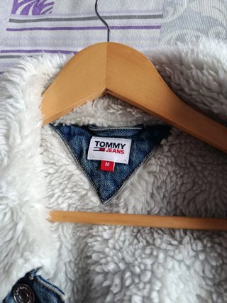 Cazadora vaquera Tommy Jeans borreguillo