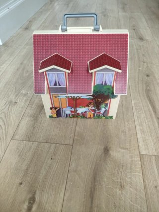 Casita Playmobil con muebles