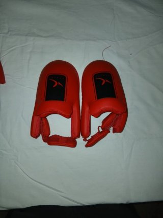 Guantes de boxeo Domyos rojos para niños