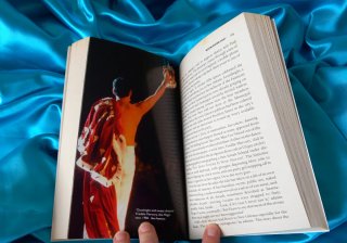 Pack QUEEN- LIBRO + DVD