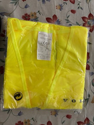 Baliza y chaleco oficial Volvo + estuche