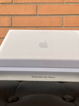 MacBook Neo Argento