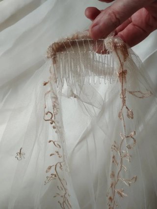 Vestido de Novia color champan con Bordados.