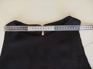 Bonito vestido de gasa  con volantes asimétricos