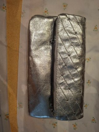 Bolso de mano plateado