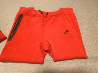 Chándal Nike Tech Rojo Talla XL. Niño