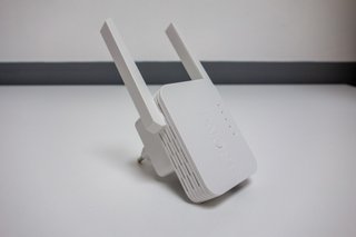 Ripetitore WiFi STRONG 300 Mbps a Parete