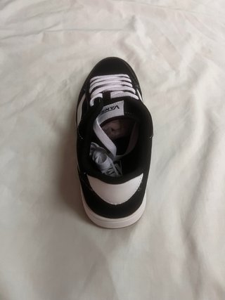 Zapatillas Vans Rayland Negras y Blancas