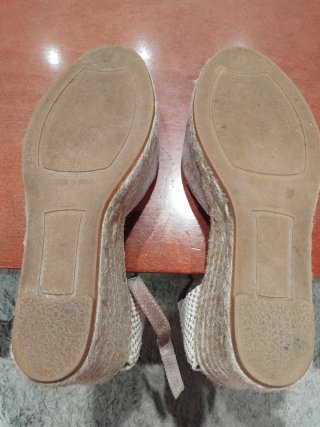 Alpargatas cuña ante beige