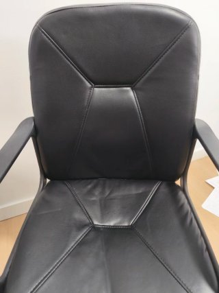 Silla de oficina negra