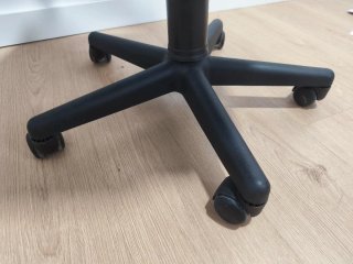 Silla de oficina negra