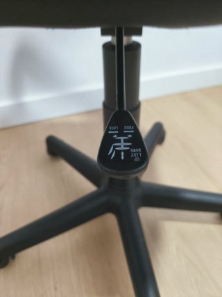 Silla de oficina negra