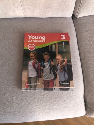Libros de 2, 3, 4, 5 y 6 de primaria y 1 de la ESO