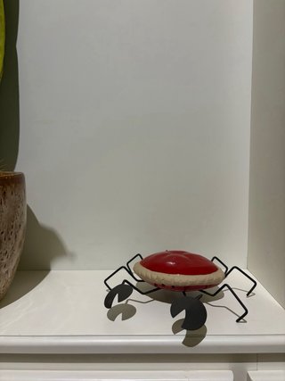 Cangrejo decorativo rojo y negro