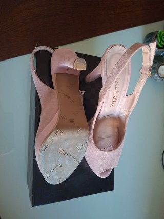 Zapatos de ante, color nude, y tacón de 11 cm