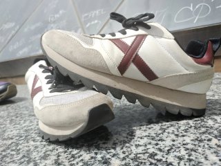Zapatillas Munich Beige y Blanco y Granate