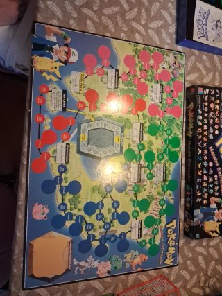 Juego de mesa Pokémon Maestro Entrenador MB