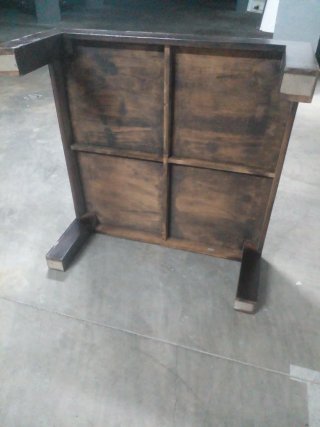 Mesa de centro de madera oscura