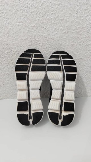 Zapatillas On Running Negras