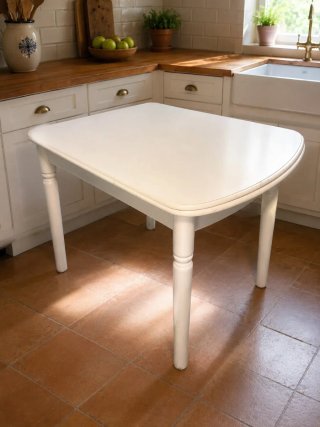 Mesa de cocina blanca de madera