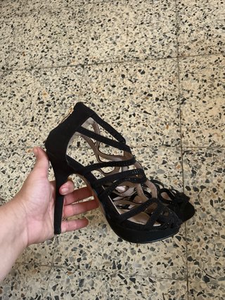 Sandalias tacón negras con pedrería