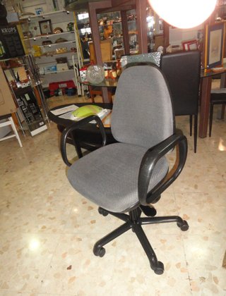 Silla de estudio con ruedas y elevación