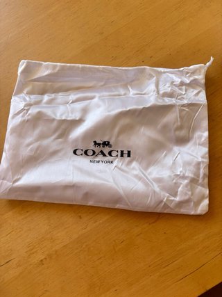 Bolso Coach Negro con C Dorada