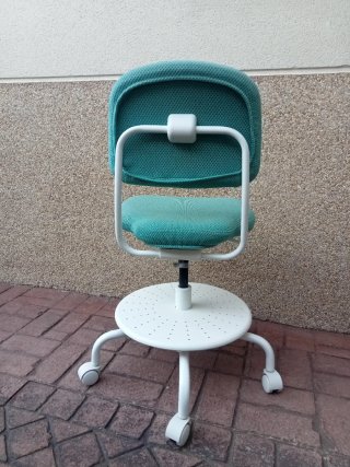Silla infantil IKEA con ruedas
