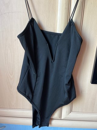 Body negro tirantes escote pico