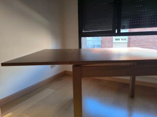 Mesa de comedor de madera