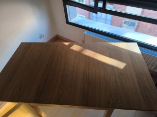 Mesa de comedor de madera