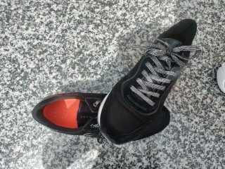 Zapatillas deportivas negras y multicolor