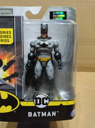 Figura Batman DC 10cm con 3 Accesorios Sorpresa