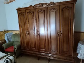 Armario antiguo de madera