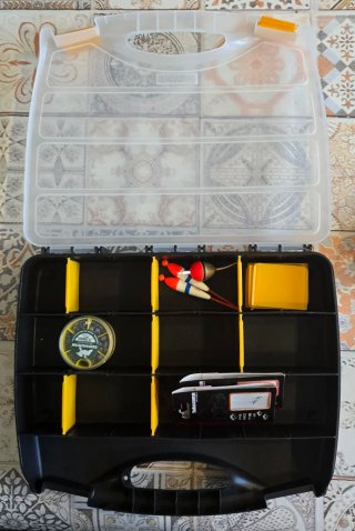 Pack Pesca: 2 Cañas, 2 Carretes y Caja