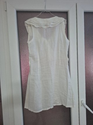 Vestido blanco con volantes
