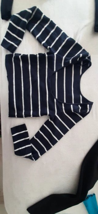 Camiseta de rayas azul y blanco