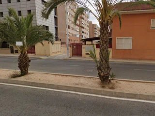Plaza de parking 2,3 m de ancho